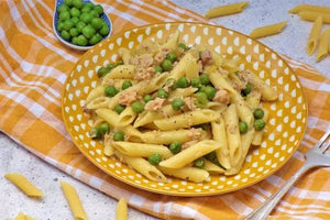 Pennetta con uova, piselli e pancetta