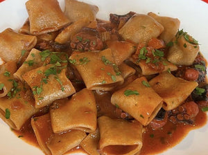 Mezzi paccheri con polipetti alla luciana