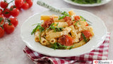 Pasta integrale con feta, pomodorini e rucola
