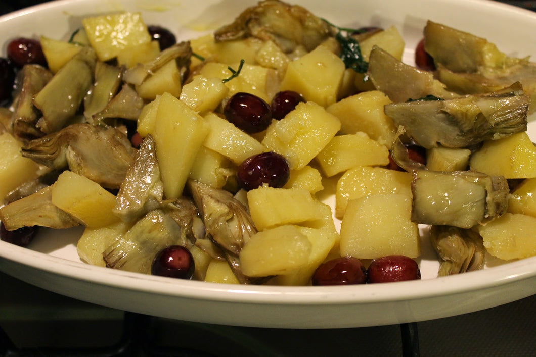 Carciofi, patate e olive nere