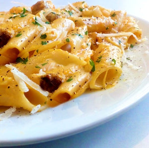 Pappardelle con crema di zucca, provola e carne macinata