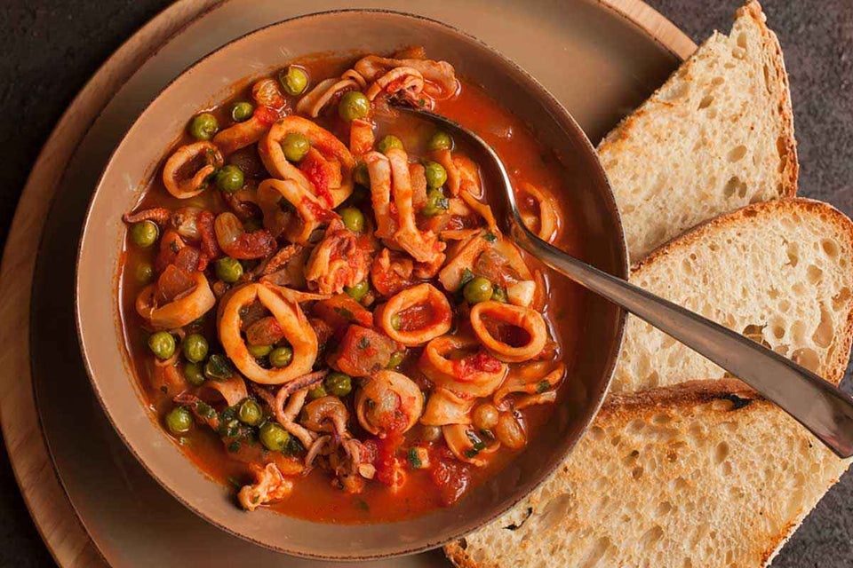 Calamari, piselli e pomodorini