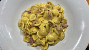 Pasta crema di ceci e speck