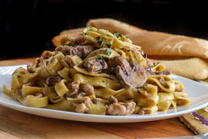 Pappardelle con funghi, salsiccia e panna