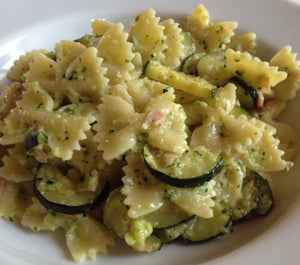 Farfalle con panna, cotto e zucchine