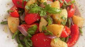 Insalata di patate, origano e pomodoro all’insalata