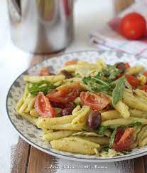 pasta all’insalata con scaglie rugola e pomodorini