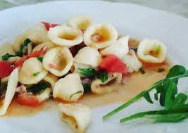 Orecchiette pomodorini rucola e tonno