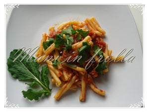 Pomodorino fresco con salsiccia sbriciolata e rucola