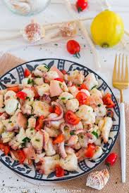 Insalata di polipo con pomodorini rossi e surimi