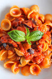 Orecchiette al pomodoro fresco con melanzane e provola
