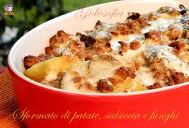 Parmigiana di patate con funghi e carne tritata con besciamella