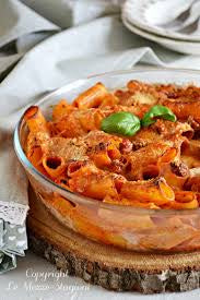 Pasta al forno con polpettine , provola e ricotta