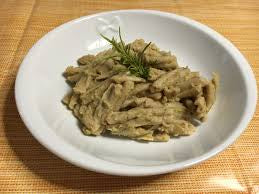 Pasta con crema di ceci e speck