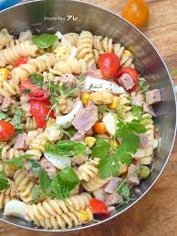 Pasta all’insalata con prosciutto cotto,fontina,pomodori all’insalata e mais