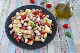 Polipo,patate e pomodorini rossi