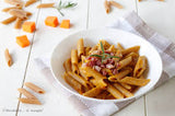 Pasta integrale fredda con vellutata di zucca e speck tostato