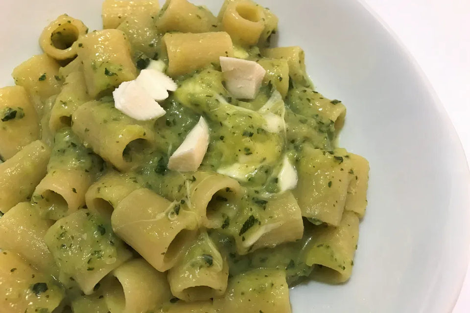 Pasta fredda con pesto e fior di latte