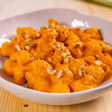 Gnocchi freddi con crema di peperoni e fior di latte
