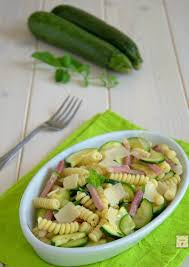 Pasta fredda con speck e zucchine