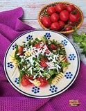Pasta fredda con fior di latte, pomodorini e rucola