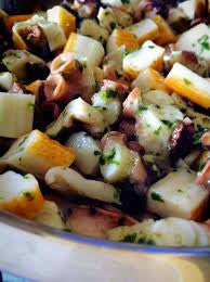 Insalata di polipo, surimi e olive verdi