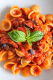 Orecchiette al pomodoro fresco con melanzane e provola