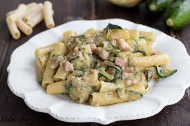 Rigatoni con zucchine e pancetta