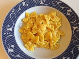 Farfalle con crema di zafferano e prosciutto cotto