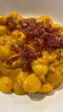Gnocchi con crema di zucca e speck