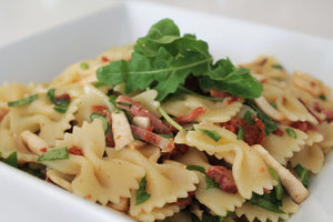 Farfalle speck rucola e pomodorini