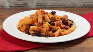 Olive e capperi con salsiccia sbriciolata