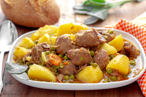 Spezzatino pollo patate e piselli