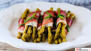 Involtini di asparagi e speck
